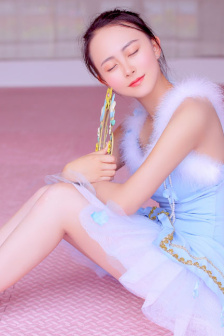 大胸年轻的搜子1